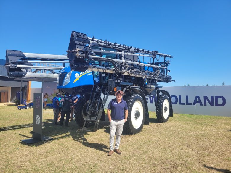 Catpro New Holland presenta en ExpoAgro su nuevo pulverizador SP3000 