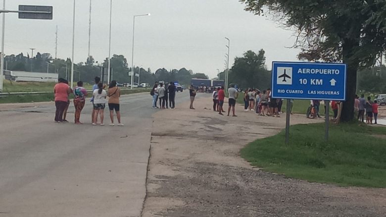 Cortan la ruta A005 en protesta por el joven apuñalado en un intento de robo