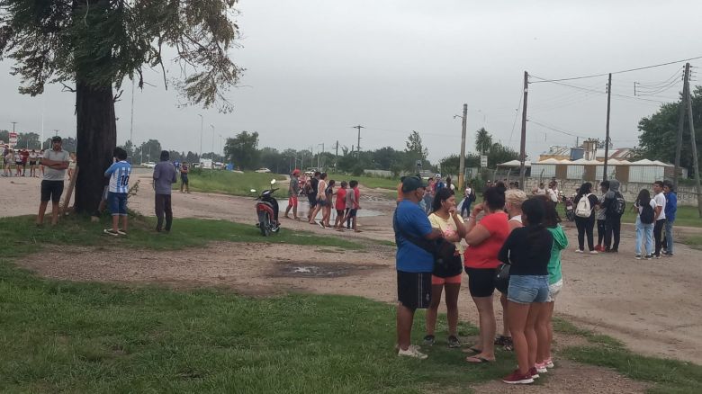 Cortan la ruta A005 en protesta por el joven apuñalado en un intento de robo