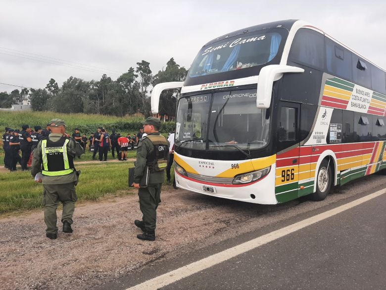 Se realizó un operativo especial en colectivos que trasladaban hinchas de fútbol   