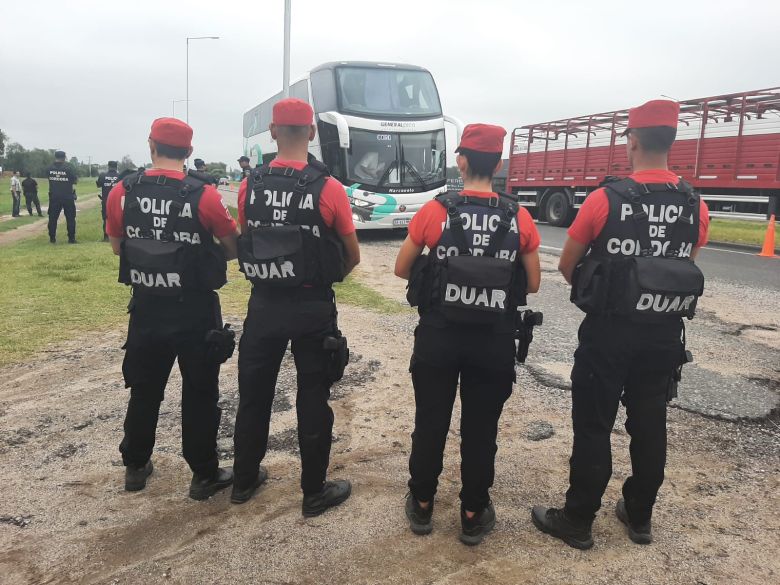 Se realizó un operativo especial en colectivos que trasladaban hinchas de fútbol   