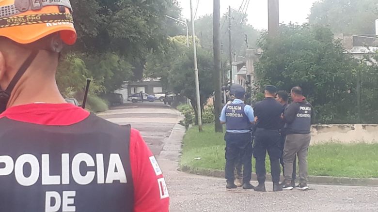 Tensión en Barrio Fénix: Un hombre amenazaba con quitarse la vida 