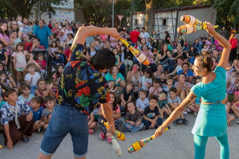 Llamosas y De Rivas habilitaron una sala cultural para las infancias en el Parque del Sur