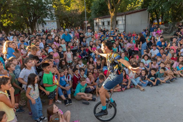 Llamosas y De Rivas habilitaron una sala cultural para las infancias en el Parque del Sur