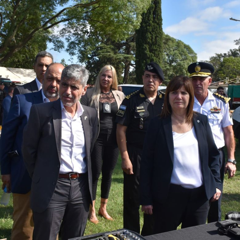 La Ministra de Seguridad, Patricia Bullrich, visitó la base de Fuerza Policial Antinarcotráfico