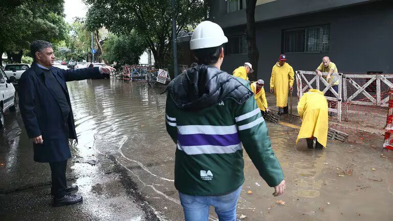 Hay 700 evacuados en el AMBA, daños materiales y rige una nueva alerta roja por más tormentas fuertes