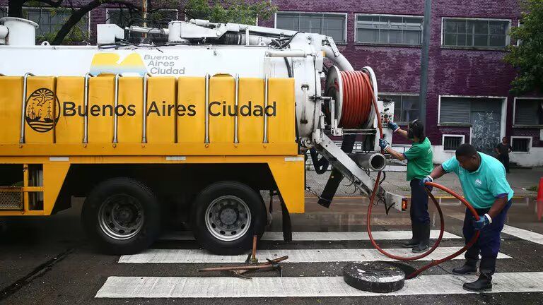 Hay 700 evacuados en el AMBA, daños materiales y rige una nueva alerta roja por más tormentas fuertes