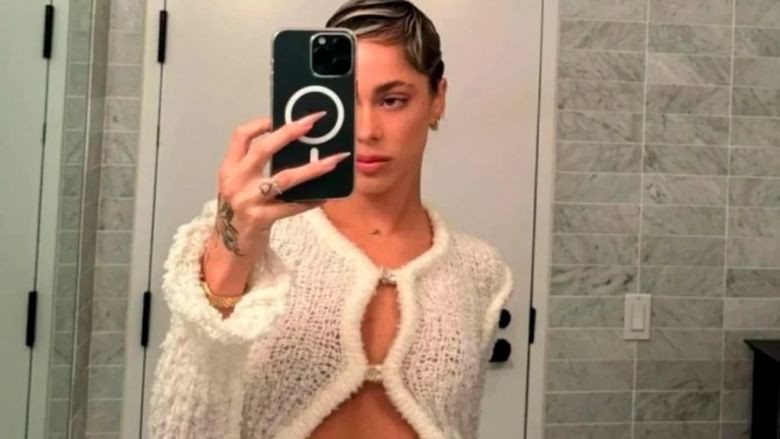 Tini Stoessel se fotografió sin ropa en una bañera y publicó un misterioso audio de sus amigas