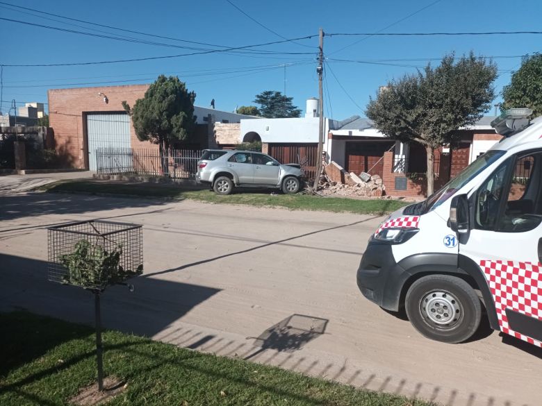 Una camioneta colisionó contra una casilla de gas en Gaudard al 2600