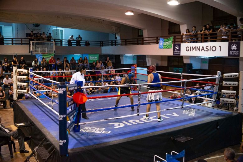 KO11: Se disputa la primera fecha de boxeo promocional en el Centro 11