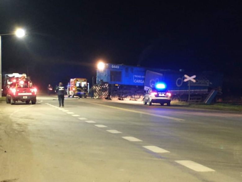 Una locomotora embistió un camión en el acceso Este a Buchardo