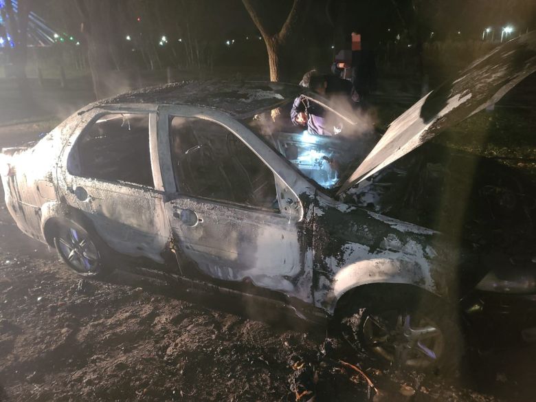 Robó e incendió un taxi 