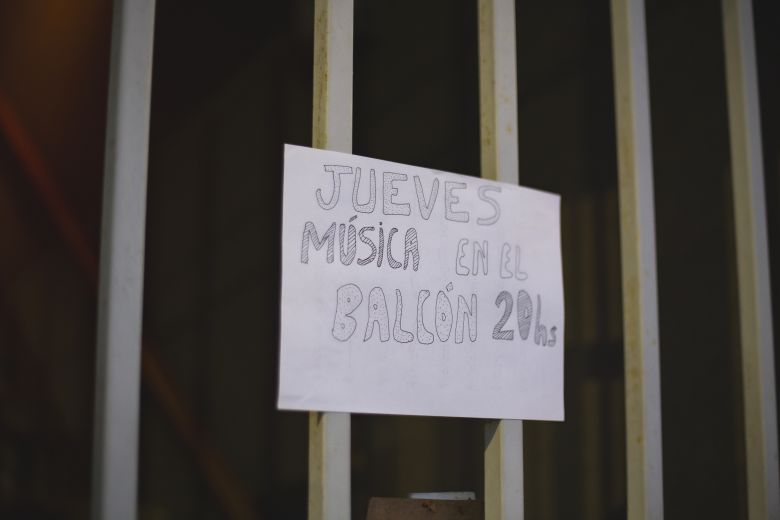 Música en el Balcón, el grupo de amigos que toca jazz para los vecinos