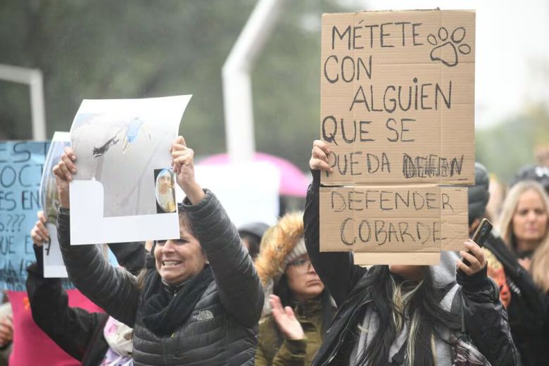 Vecinos protestan frente al country San Isidro de Córdoba: piden justicia 