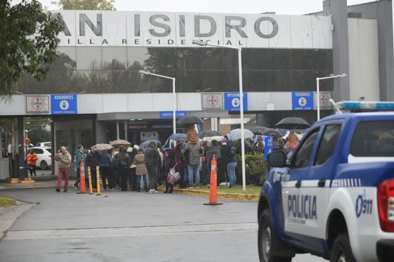 Vecinos protestan frente al country San Isidro de Córdoba: piden justicia 