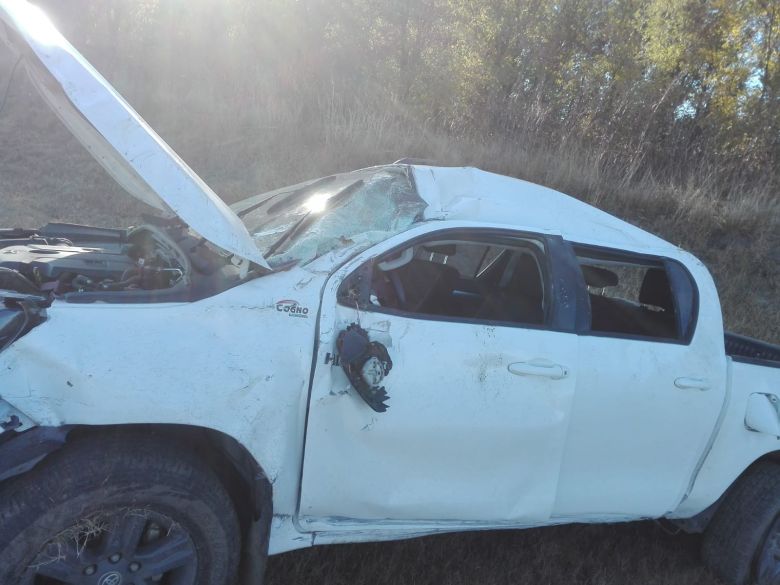 Una camioneta volcó en autovía Gobernador Juan B. Bustos 