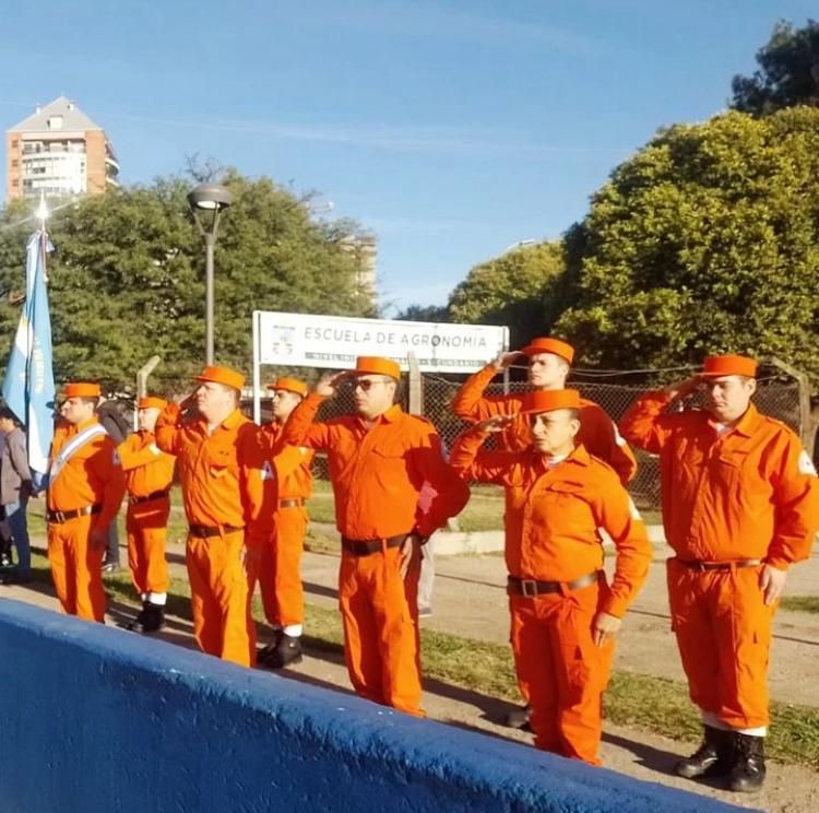 Bomberos voluntarios: enorme compromiso y valor