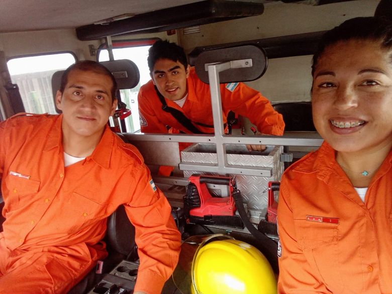 Bomberos voluntarios: enorme compromiso y valor