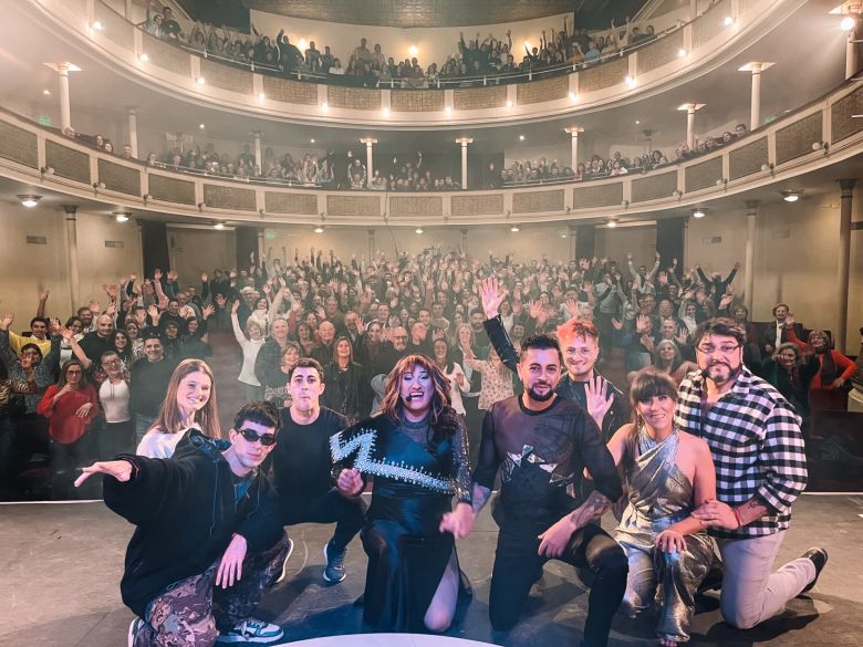 Carlota celebró sus 20 años con dos funciones a teatro lleno 