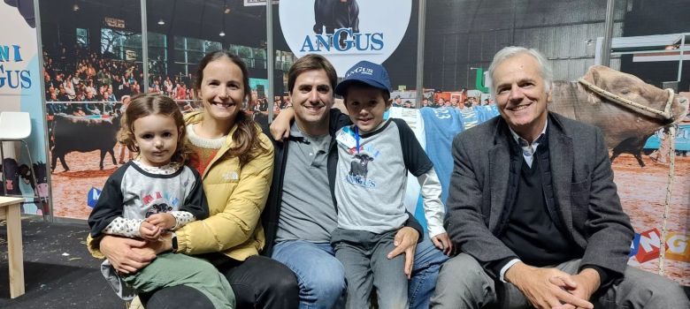 La historia de «Los Olarra», una familia de economistas que los atrapó la ganadería AnGus