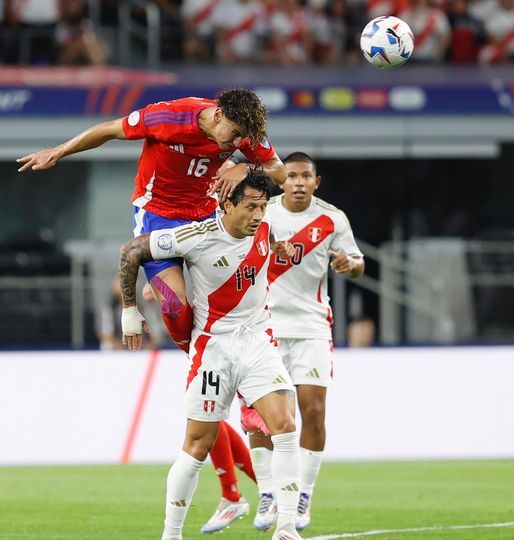 Chile y Perú empataron en el debut