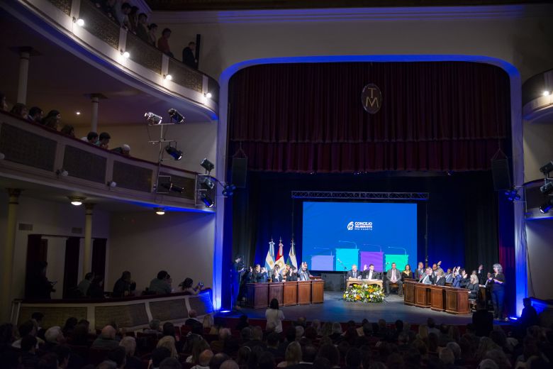 Asumieron los concejales y tribunos electos