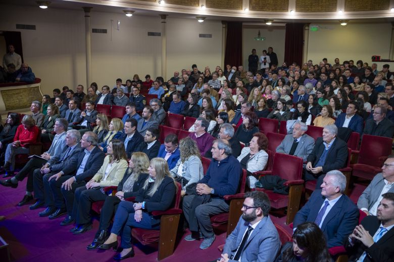 Asumieron los concejales y tribunos electos