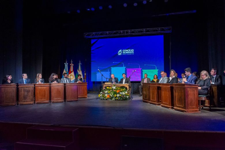 Asumieron los concejales y tribunos electos