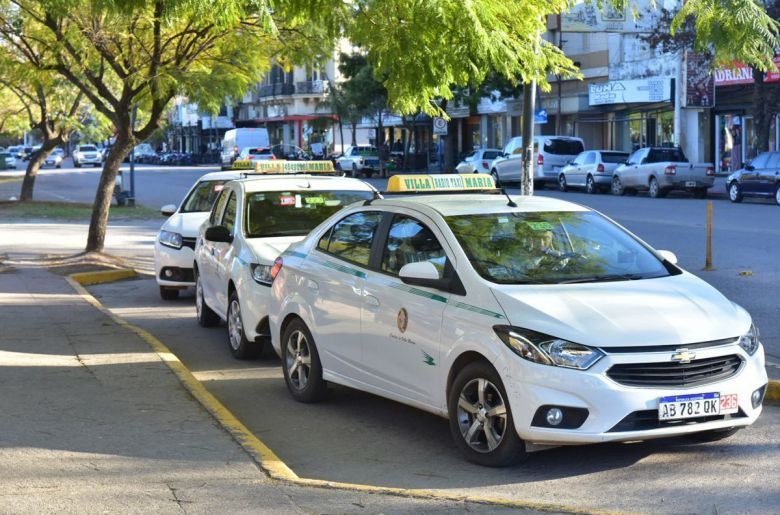 Taxistas y remiseros preocupados por el desembarco de Uber en Villa María