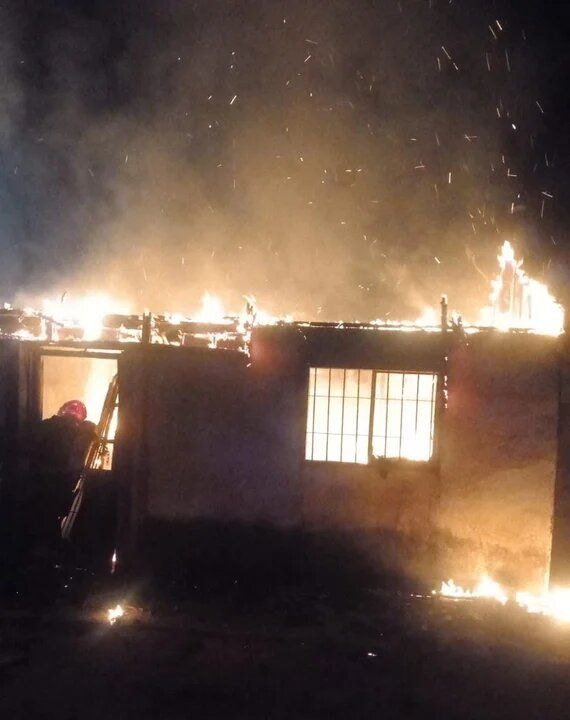 Córdoba: un hombre murió en el incendio de una casa prefabricada