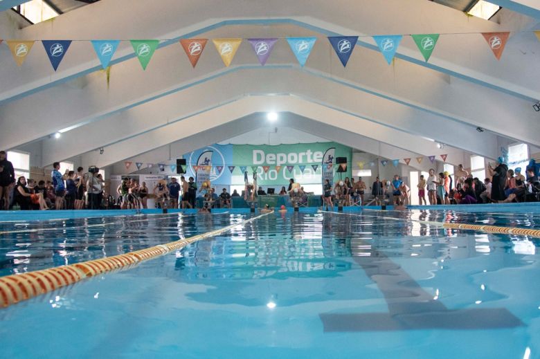 El equipo de Deportes Río Cuarto se destacó en el Circuito Provincial de natación