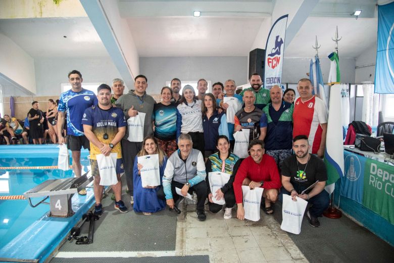 El equipo de Deportes Río Cuarto se destacó en el Circuito Provincial de natación