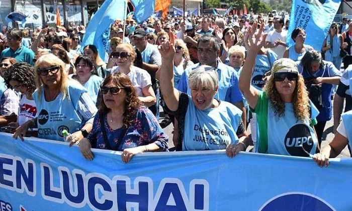  Insisten con que los docentes jubilados de Córdoba son los peores pagos del país