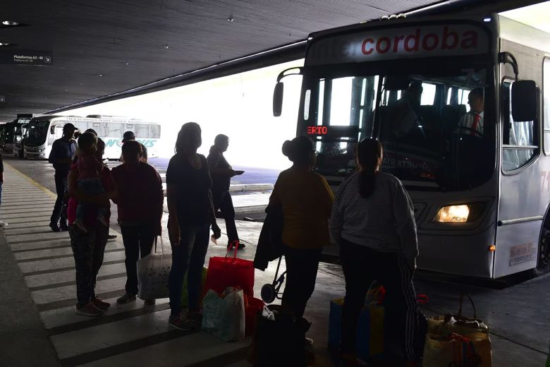 Sin acuerdo, se viene el quinto día de paro en el transporte interurbano