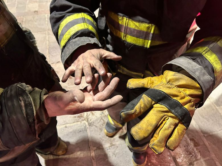 Dos estudiantes de Serrano murieron por inhalación de monóxido de carbono en el incendio del edificio de Córdoba