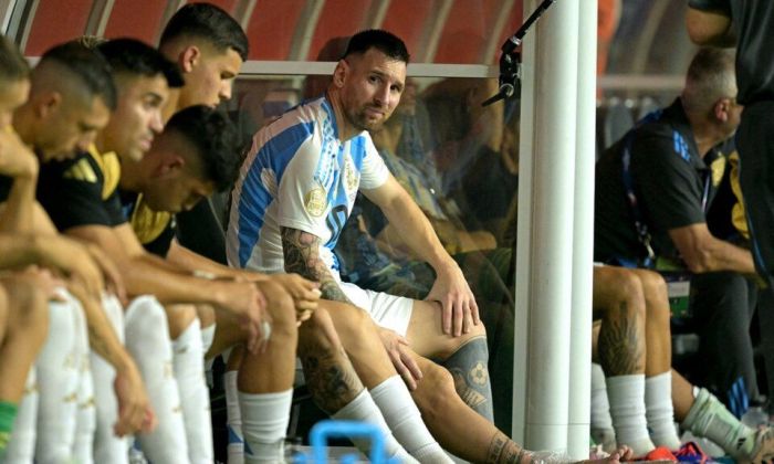 Messi, con una bota especial en su tobillo en el partido de Inter Miami