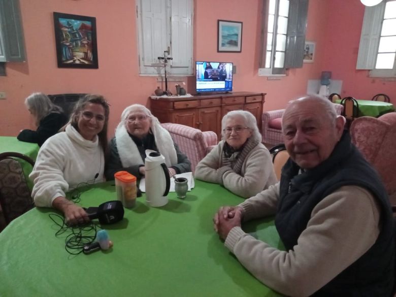 "La Banda del Asilo", un grupo que surgió de la amistad y el compañerismo 