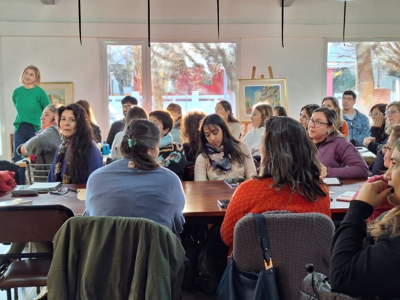 Holmberg lanzó el primer curso de capacitación docente con puntaje oficial 