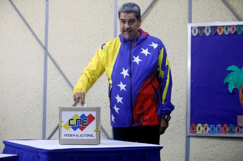 Nicolás Maduro votó a primera hora de la manaña y dijo que hará respetar el resultado de las elecciones presidenciales