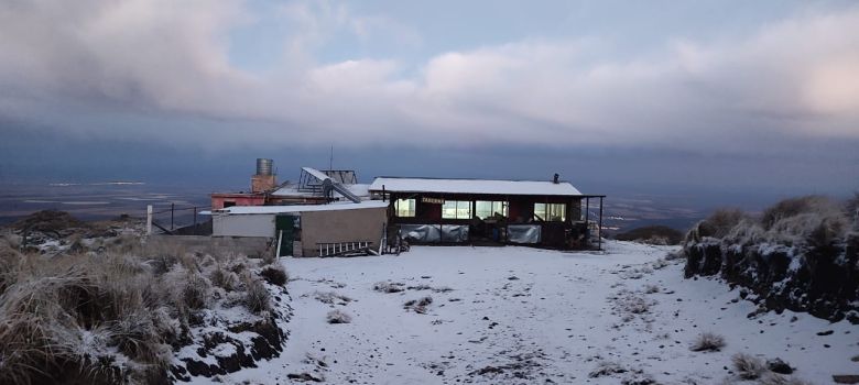 Nevó en el filo de Los Comechingones durante la madrugada del sábado pero los caminos serranos están transitables