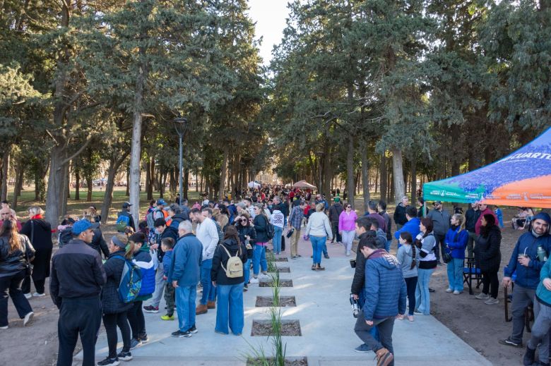 ​En una tarde de música y feria, quedó habilitado el Paseo de Emprendedores del Bosquecito