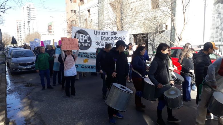 Paro docente: Según la provincia el acatamiento fue del 54,9% 