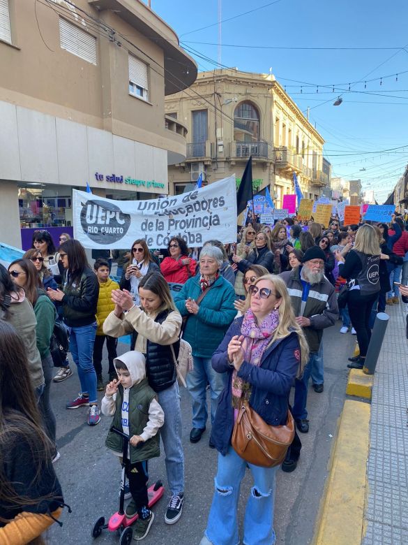 Paro docente: Según la provincia el acatamiento fue del 54,9% 