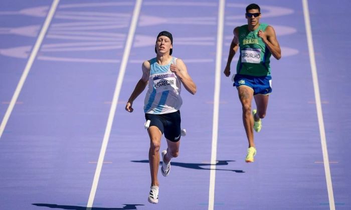 Elián Larregina fue sexto en su serie y 17° en las semis de los 400m