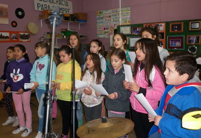 El maestro que llevó la música a las escuelas rurales y despertó el interés de más de 300 artistas