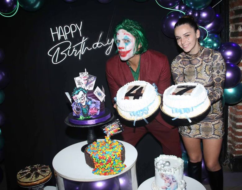 Las fotos del peculiar cumpleaños de Matías Alé: disfraz de Joker, tortas temáticas y pistola de dólares