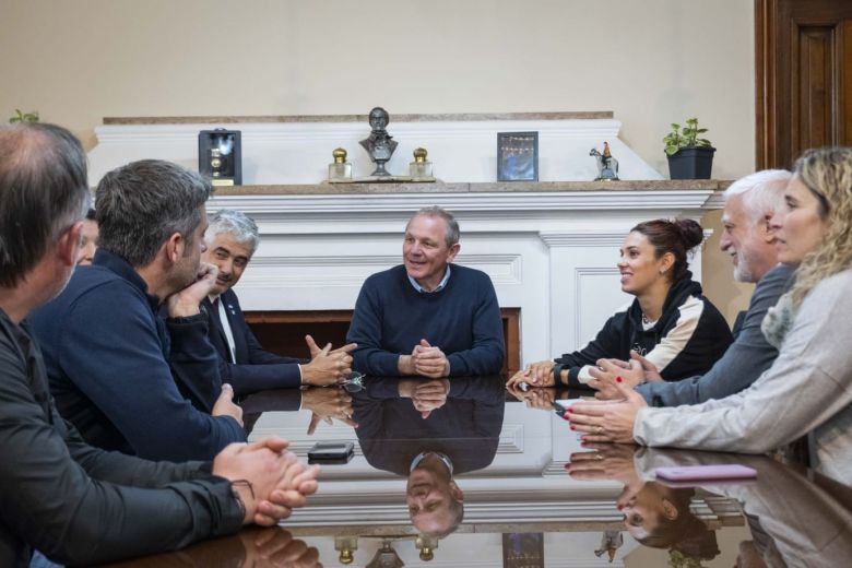 De Rivas recibió a la nadadora olímpica Macarena Ceballos 