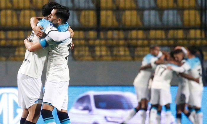 Racing, con un pie en cuartos y la mente en el clásico