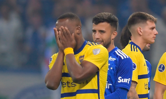 El cálido recibimiento a Boca en el hotel tras la eliminación