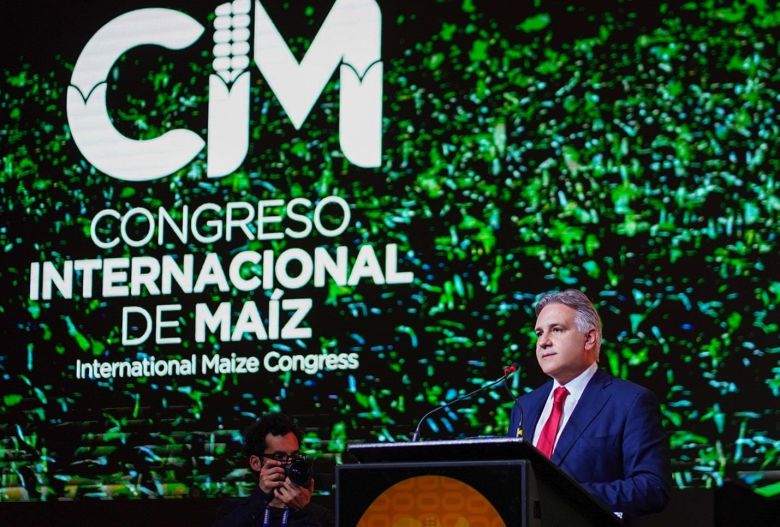 En la apertura del Congreso Internacional de Maíz, Llaryora pidió una nueva ley de biocombustibles